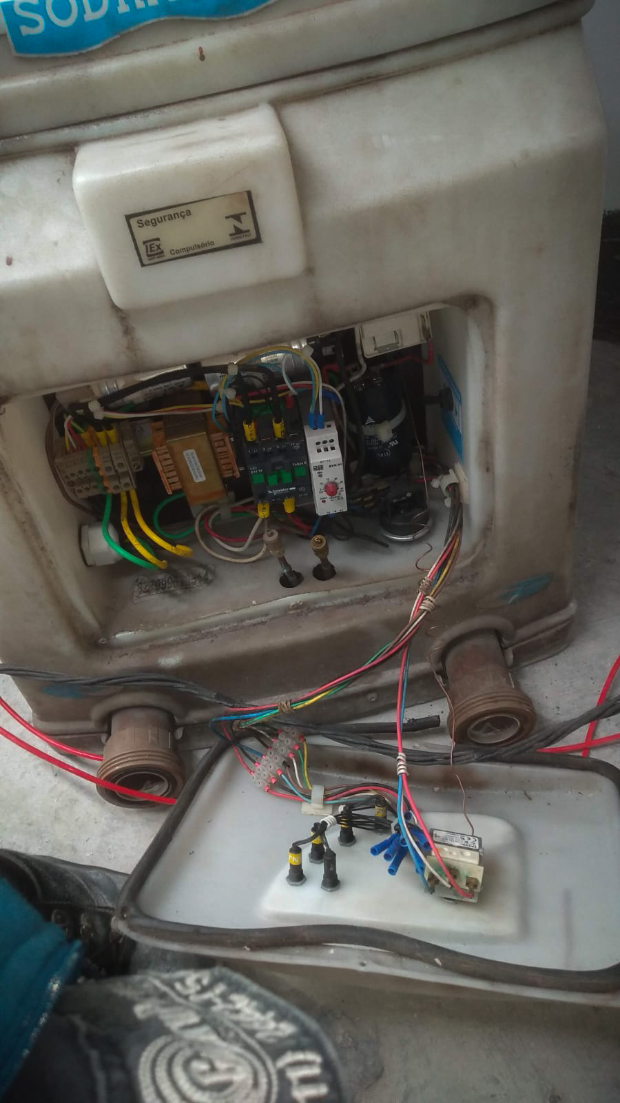 Serviço técnico em equipamento de ar-condicionado